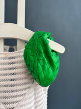 Lade das Bild in den Galerie-Viewer, BOTTEGA VENETA MINI JODIE