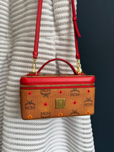 Lade das Bild in den Galerie-Viewer, MCM ROCKSTAR VANITY