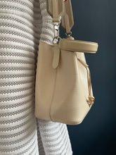 Lade das Bild in den Galerie-Viewer, LOUIS VUITTON NÉONOÉ BB EPI