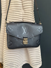 Lade das Bild in den Galerie-Viewer, LOUIS VUITTON MÉTIS PERLMUTT