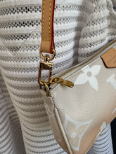 Lade das Bild in den Galerie-Viewer, LOUIS VUITTON POCHETTE