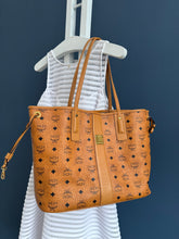 Lade das Bild in den Galerie-Viewer, MCM LIZ SHOPPER MEDIUM