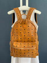 Lade das Bild in den Galerie-Viewer, MCM STARK LARGE RUCKSACK