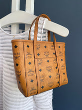 Lade das Bild in den Galerie-Viewer, MCM MINI TONI SHOPPER