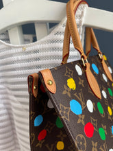 Lade das Bild in den Galerie-Viewer, LOUIS VUITTON ONTHEGO MM YAYOI KUSAMA DOTS