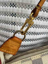 Lade das Bild in den Galerie-Viewer, LOUIS VUITTON POCHETTE ACCESSOIRES