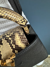 Lade das Bild in den Galerie-Viewer, LOUIS VUITTON MINI CAPUCINES PYTHON