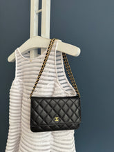 Lade das Bild in den Galerie-Viewer, CHANEL WOC