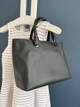 Lade das Bild in den Galerie-Viewer, CHLOÉ BAYLEE