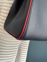 Lade das Bild in den Galerie-Viewer, LOUIS VUITTON DOUBLE V