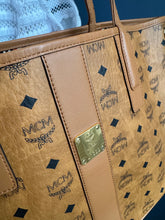 Lade das Bild in den Galerie-Viewer, MCM SHOPPER MEDIUM