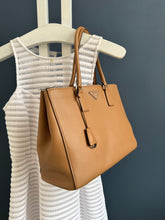 Lade das Bild in den Galerie-Viewer, PRADA GALLERIA