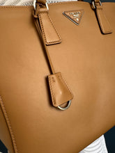 Lade das Bild in den Galerie-Viewer, PRADA GALLERIA