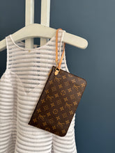 Lade das Bild in den Galerie-Viewer, LOUIS VUITTON CLUTCH
