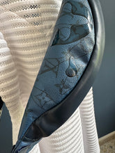 Lade das Bild in den Galerie-Viewer, LOUIS VUITTON AQUA GARDEN BUMBAG