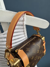 Lade das Bild in den Galerie-Viewer, LOUIS VUITTON SIDE TRUNK PM