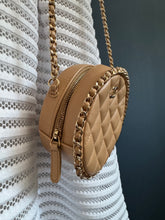 Lade das Bild in den Galerie-Viewer, CHANEL ROUND CLUTCH