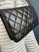 Lade das Bild in den Galerie-Viewer, CHANEL WOC