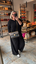 Lade das Bild in den Galerie-Viewer, LOUIS VUITTON VICTOIRE