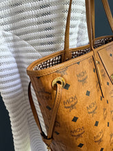 Lade das Bild in den Galerie-Viewer, MCM LIZ SHOPPER MEDIUM