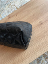 Lade das Bild in den Galerie-Viewer, CHANEL CAVIAR KOSMETIKTASCHE