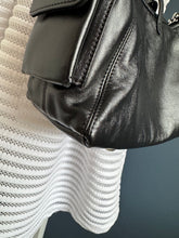 Lade das Bild in den Galerie-Viewer, LOUIS VUITTON CARRYALL CARGO VIBE