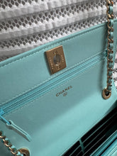 Lade das Bild in den Galerie-Viewer, CHANEL WOC