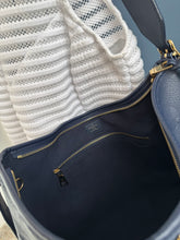 Lade das Bild in den Galerie-Viewer, LOUIS VUITTON CARRYALL MM NAVY