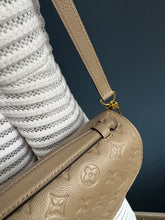 Lade das Bild in den Galerie-Viewer, LOUIS VUITTON MÉTIS EMPREINTE