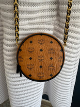 Lade das Bild in den Galerie-Viewer, MCM TAMBOURIN