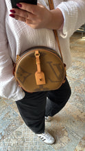 Lade das Bild in den Galerie-Viewer, LOUIS VUITTON BOÎTE CHAPEAU SOUPLE MM