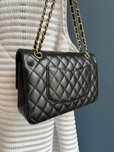 Lade das Bild in den Galerie-Viewer, CHANEL DOUBLE FLAP MEDIUM