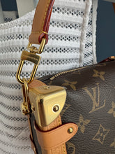 Lade das Bild in den Galerie-Viewer, LOUIS VUITTON SIDE TRUNK PM