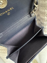 Lade das Bild in den Galerie-Viewer, CHANEL 19 WOC