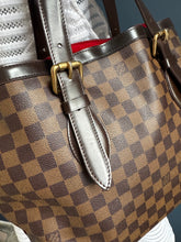 Lade das Bild in den Galerie-Viewer, LOUIS VUITTON HAMPSTEAD MM