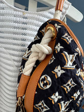 Lade das Bild in den Galerie-Viewer, LOUIS VUITTON BULLES MM