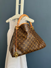 Lade das Bild in den Galerie-Viewer, LOUIS VUITTON ARTSY MM