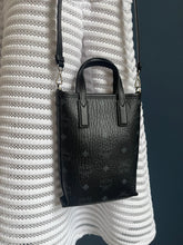 Lade das Bild in den Galerie-Viewer, MCM AREN BAG