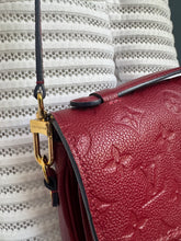 Lade das Bild in den Galerie-Viewer, LOUIS VUITTON MÉTIS CHERRY