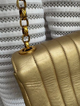 Lade das Bild in den Galerie-Viewer, CHANEL VINTAGE FLAP BAG