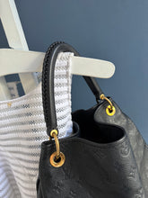 Lade das Bild in den Galerie-Viewer, LOUIS VUITTON ARTSY EMPREINTE