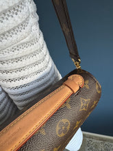 Lade das Bild in den Galerie-Viewer, LOUIS VUITTON MÉTIS