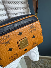 Lade das Bild in den Galerie-Viewer, MCM CROSSBODY BAG