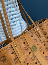 Lade das Bild in den Galerie-Viewer, MCM LIZ SHOPPER MEDIUM