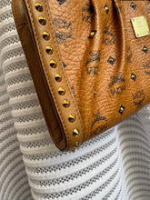Lade das Bild in den Galerie-Viewer, MCM CLUTCH