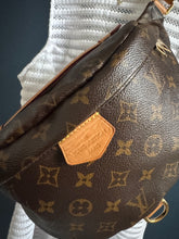 Lade das Bild in den Galerie-Viewer, LOUIS VUITTON BUMBAG