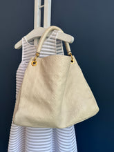Lade das Bild in den Galerie-Viewer, LOUIS VUITTON ARTSY EMPTREINTE
