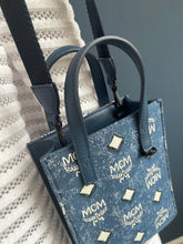 Lade das Bild in den Galerie-Viewer, MCM AREN DENIM BAG