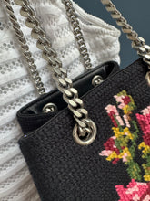 Lade das Bild in den Galerie-Viewer, YSL FLOWER BUCKET