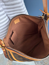 Lade das Bild in den Galerie-Viewer, LOUIS VUITTON TULUM GM